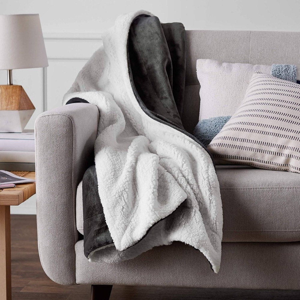 Amazon Basics Micromink Sherpa‎ Blanket Twin Charcoal Gray 60x80 NEW